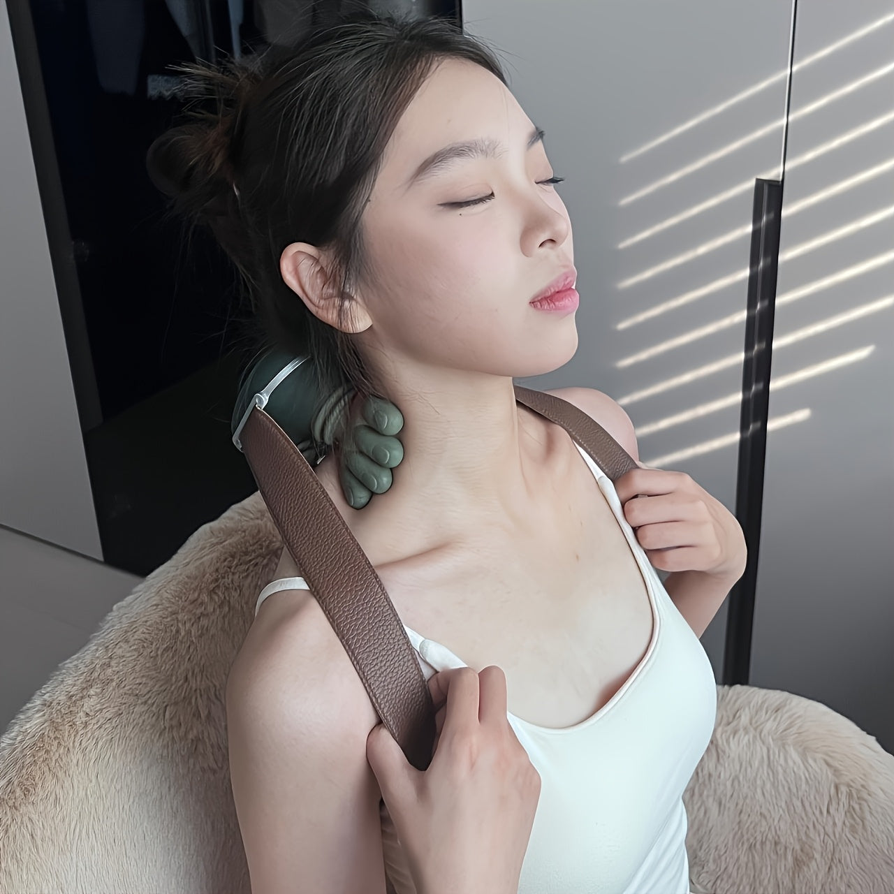 Neck massager claws